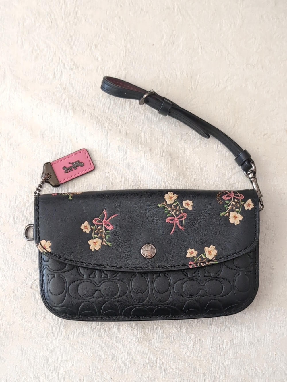Coach Black Floral Embossed Wristlet Zip Pouch Lined Inner Pockets Numbered